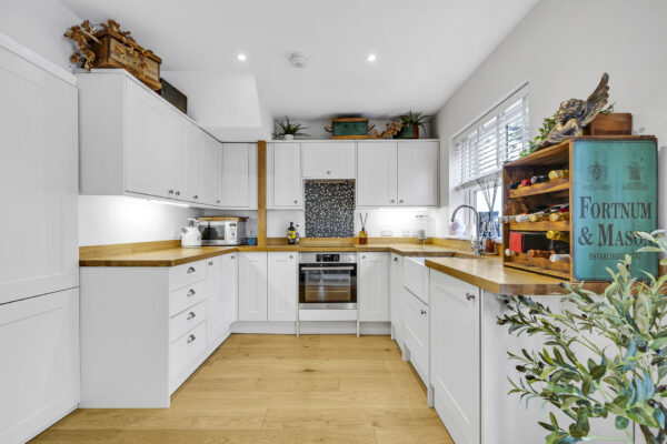 luxlens-small-kitchen-brentwood