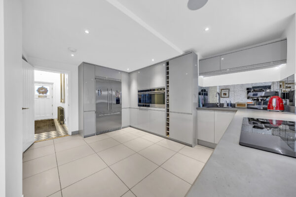 luxlens-kitchen-with-island