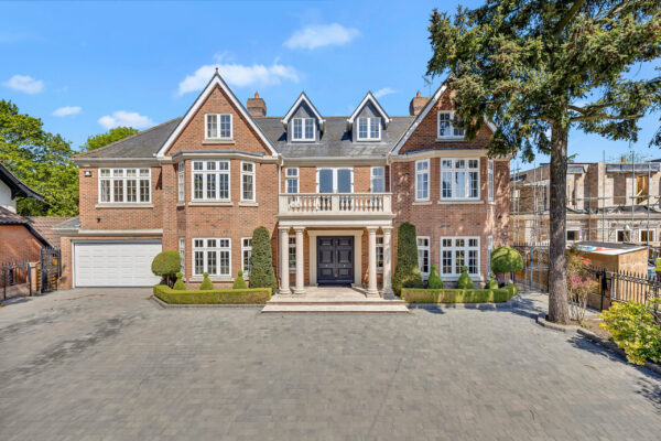 luxlens-luxury-home-front-emerson-park